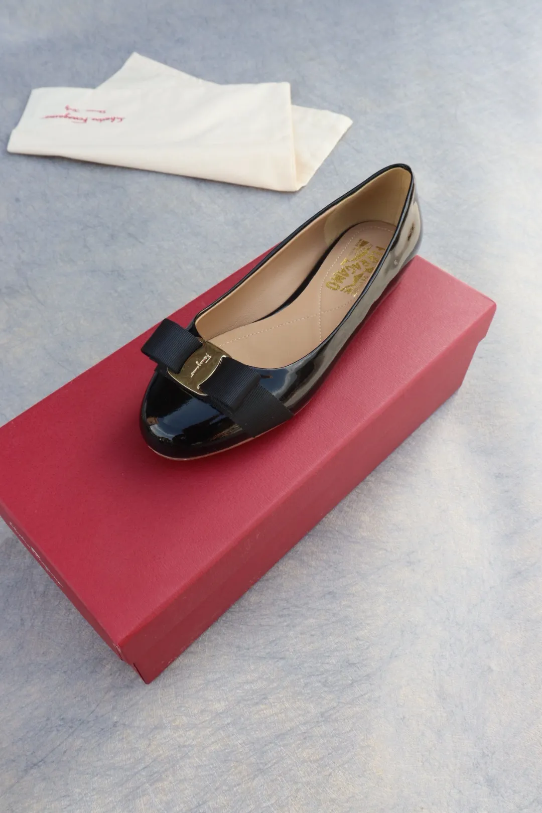👟👟Ex-factory price 480👟👟 Women's shoes Women's clothing Women's shoes Women's clothing Salvatore Ferragamo SF classic 🌪 Heel height: flat (leather buckle) Upper: imported cow patent leather 🌹 Lining: sheepskin Feet: sheepskin Code number: 35-39 standard code [34, 40, 41 codes can be customized]